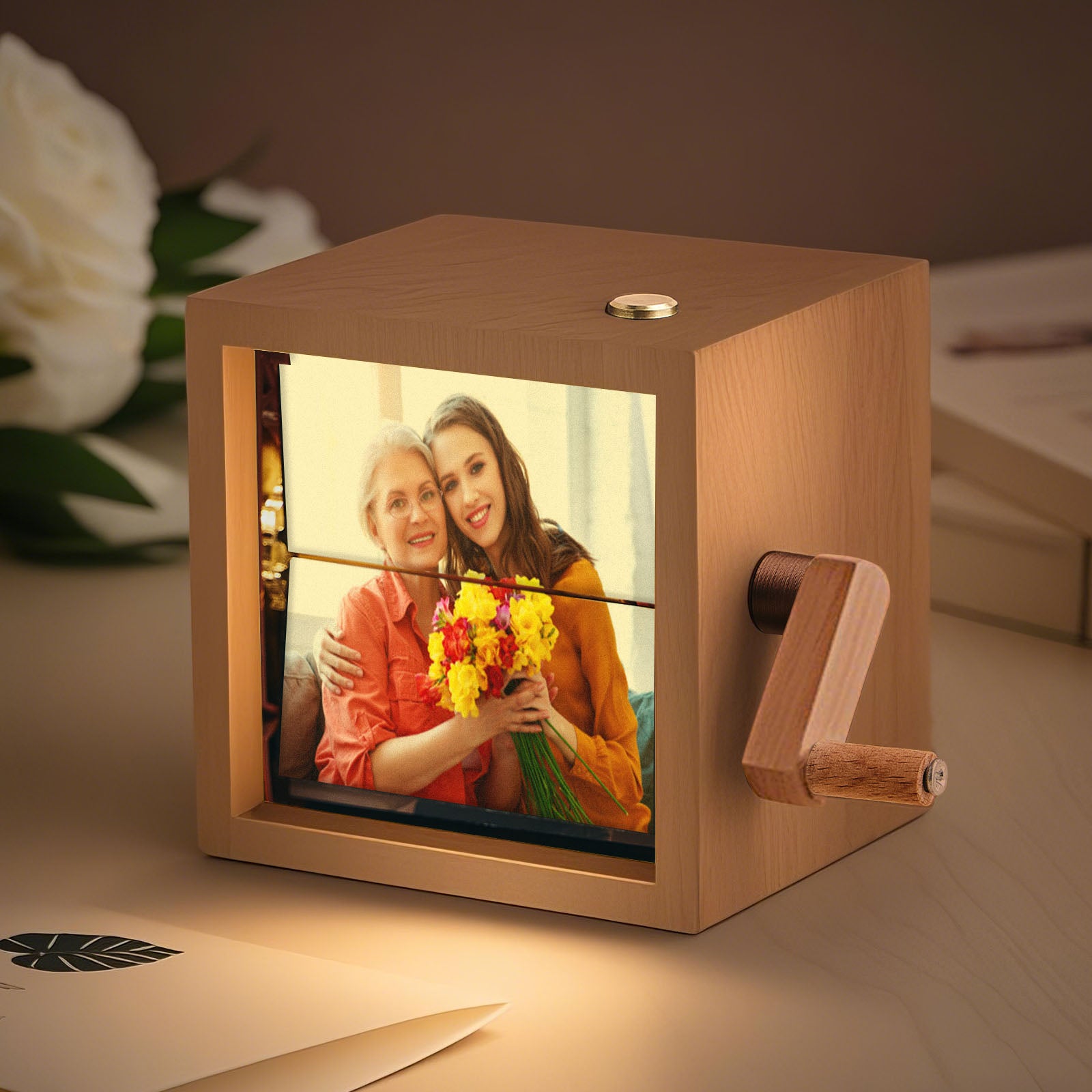 Kişiye Özel 16 Fotoğraflı Müzikli Flipbook – El Çevirmeli Işıklı Albüm Çerçevesi