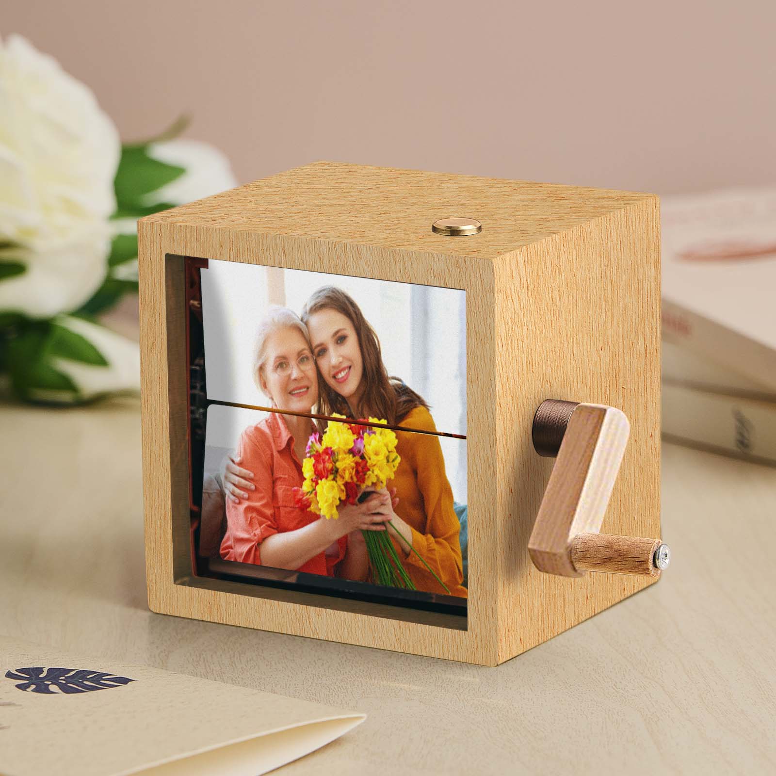 Kişiye Özel 16 Fotoğraflı Müzikli Flipbook – El Çevirmeli Işıklı Albüm Çerçevesi