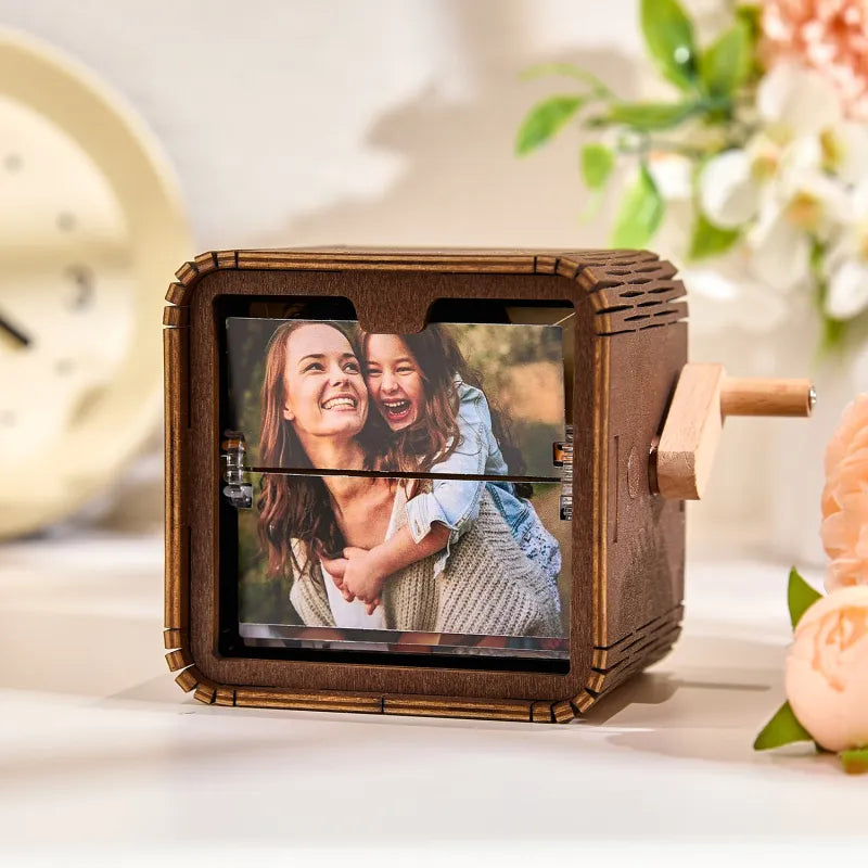 Kişiye Özel 16 Fotoğraflı Müzikli Flipbook – El Çevirmeli Anı Makinesi