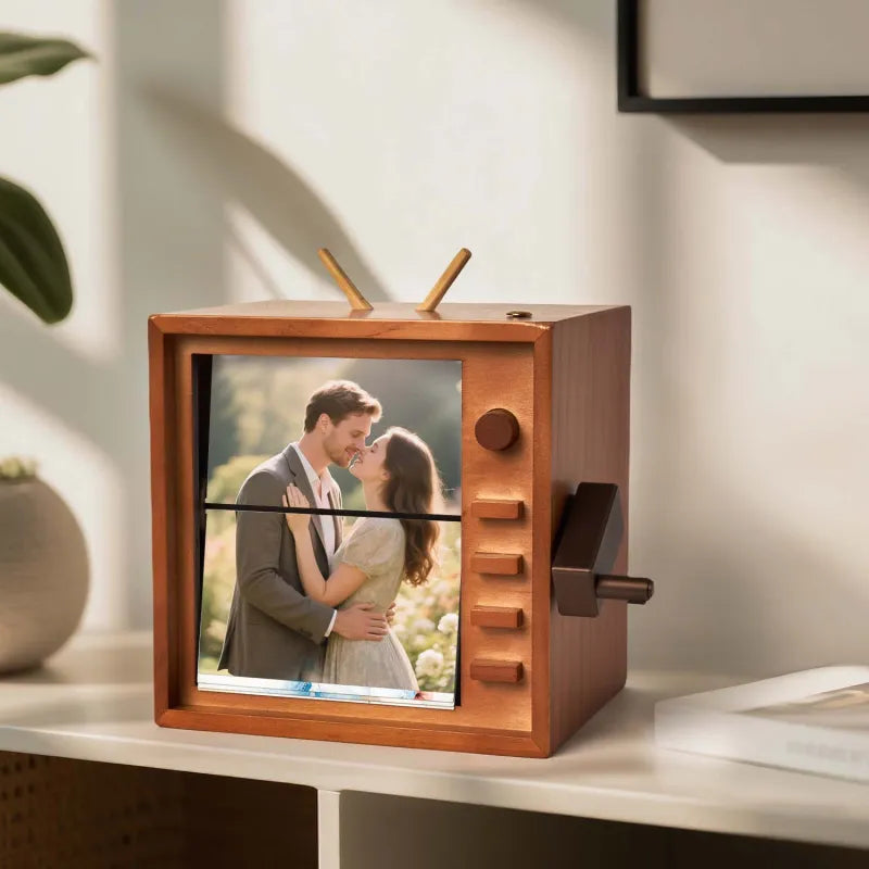 Vintage TV Tasarımlı El Çevirme Animasyonlu Fotoğraf Albümü (Işıklı Model)